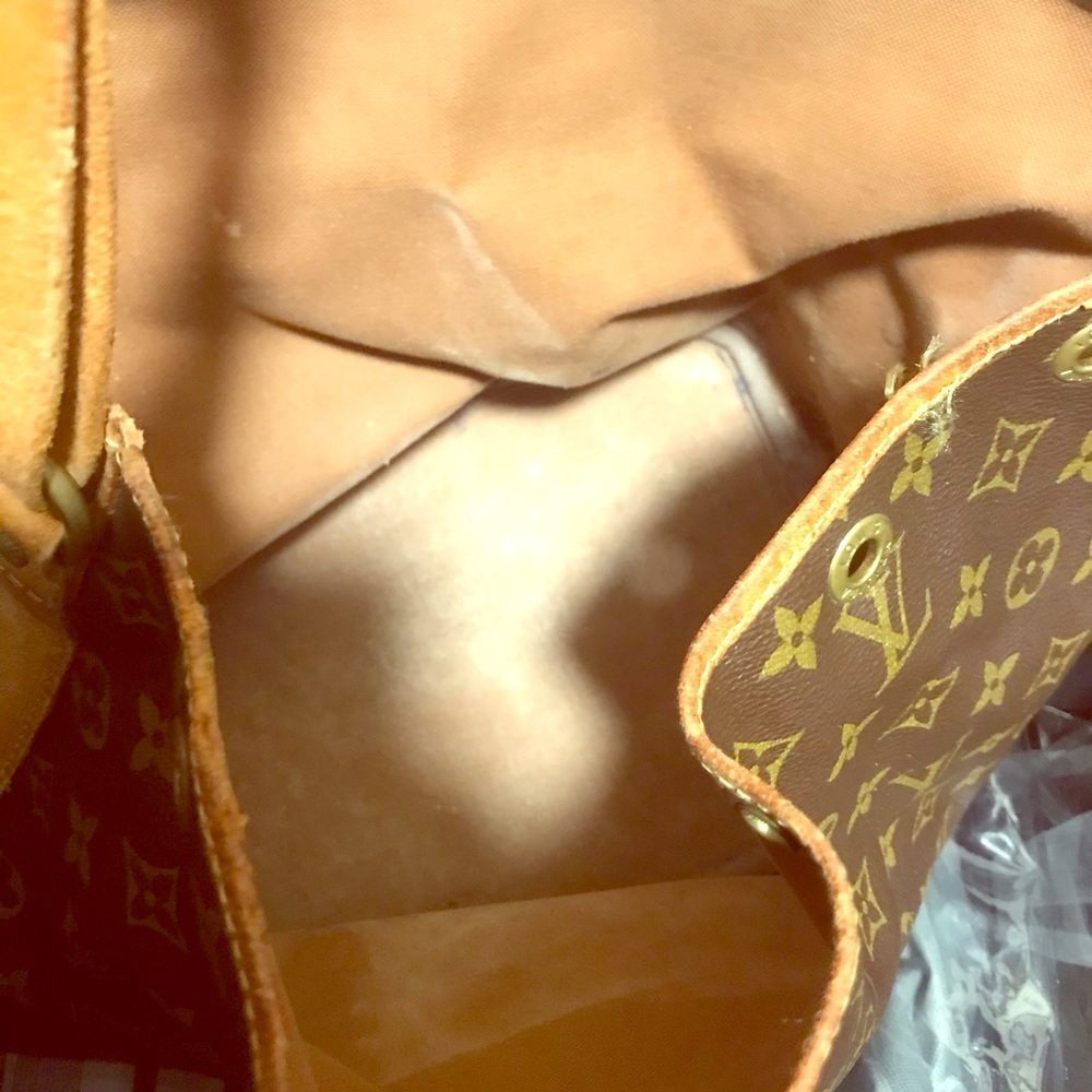 Authentic LV bag M42226